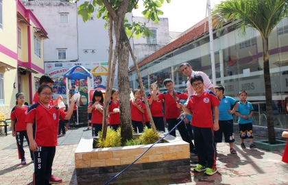 BẢO VỆ MÔI TRƯỜNG THÔNG QUA SỰ THAM GIA CỦA CÁ NHAN